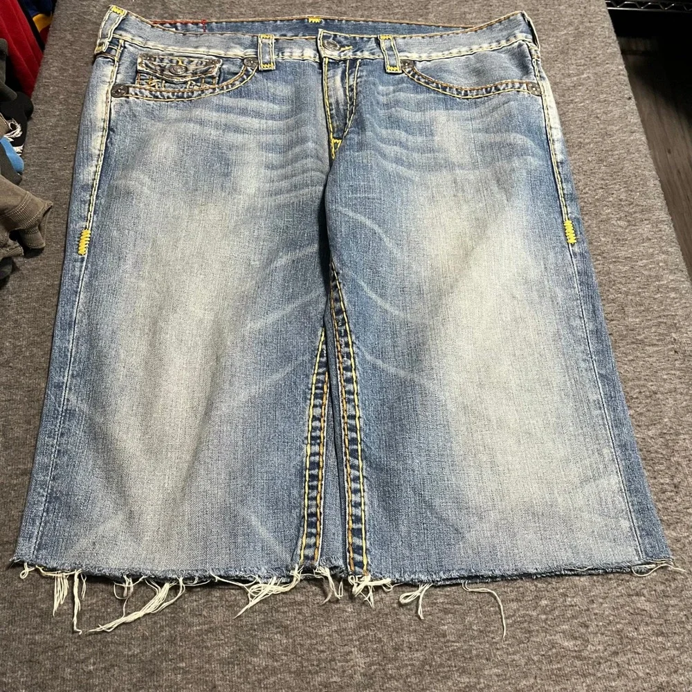 True Religion Ricky Super T Light Wash Denim Shorts Mens 42 USA Made Frayed Hem